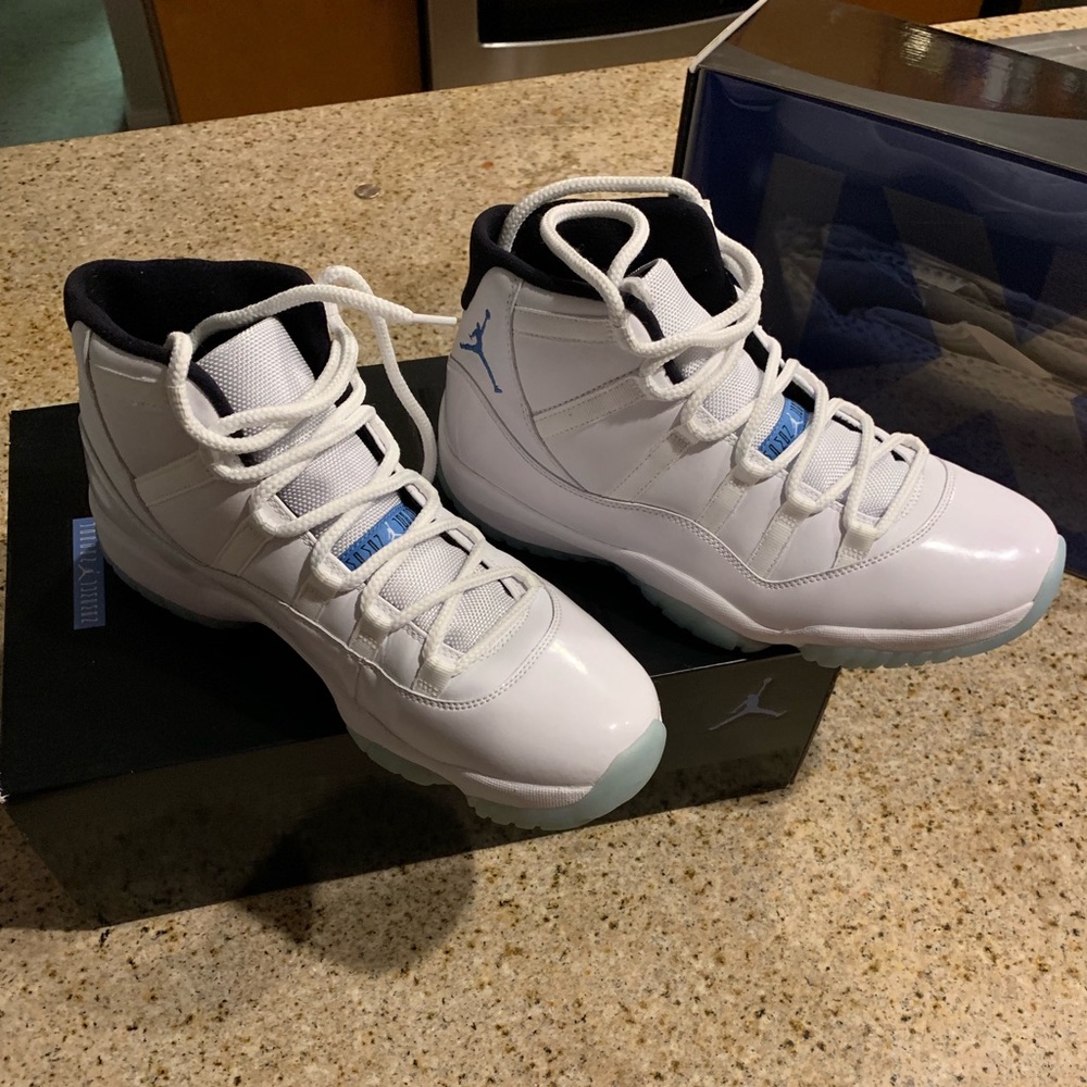 Jordan 11 Legend Blue